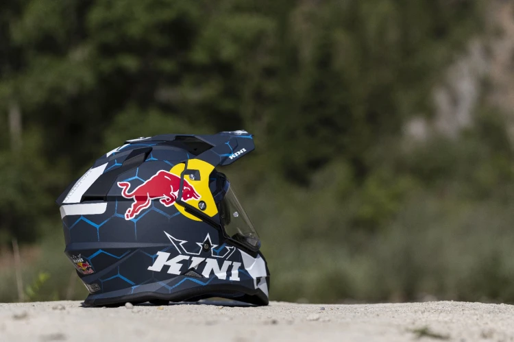 1600x KINI-RED-BULL_2025_ADV-Helmet_12.jpg